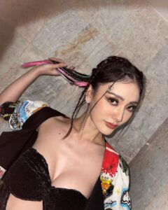 มีนา ริณา 27